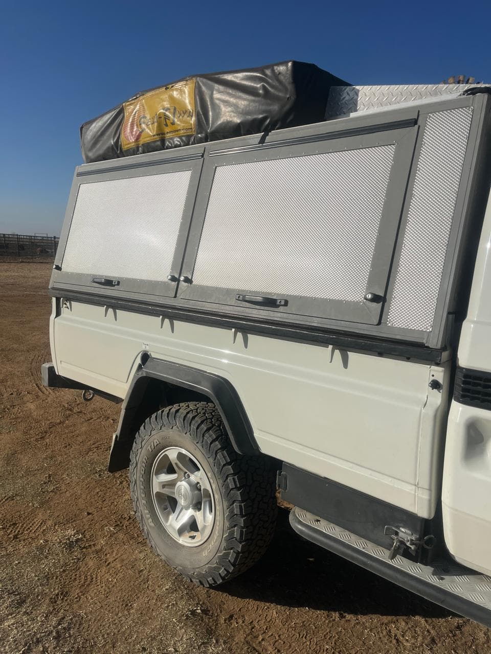 Camping canopy - Image 8